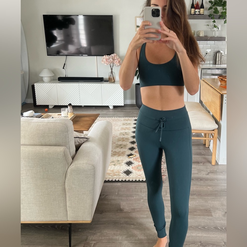 Vuori Daily Legging and Bra in Beryl - both XS